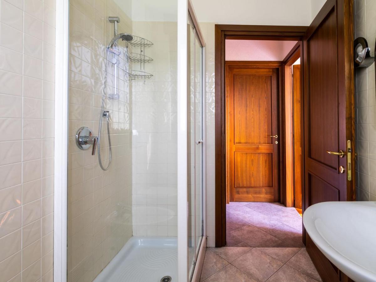 Apartment Malpensata By Interhome Porto Valtravaglia Bagian luar foto
